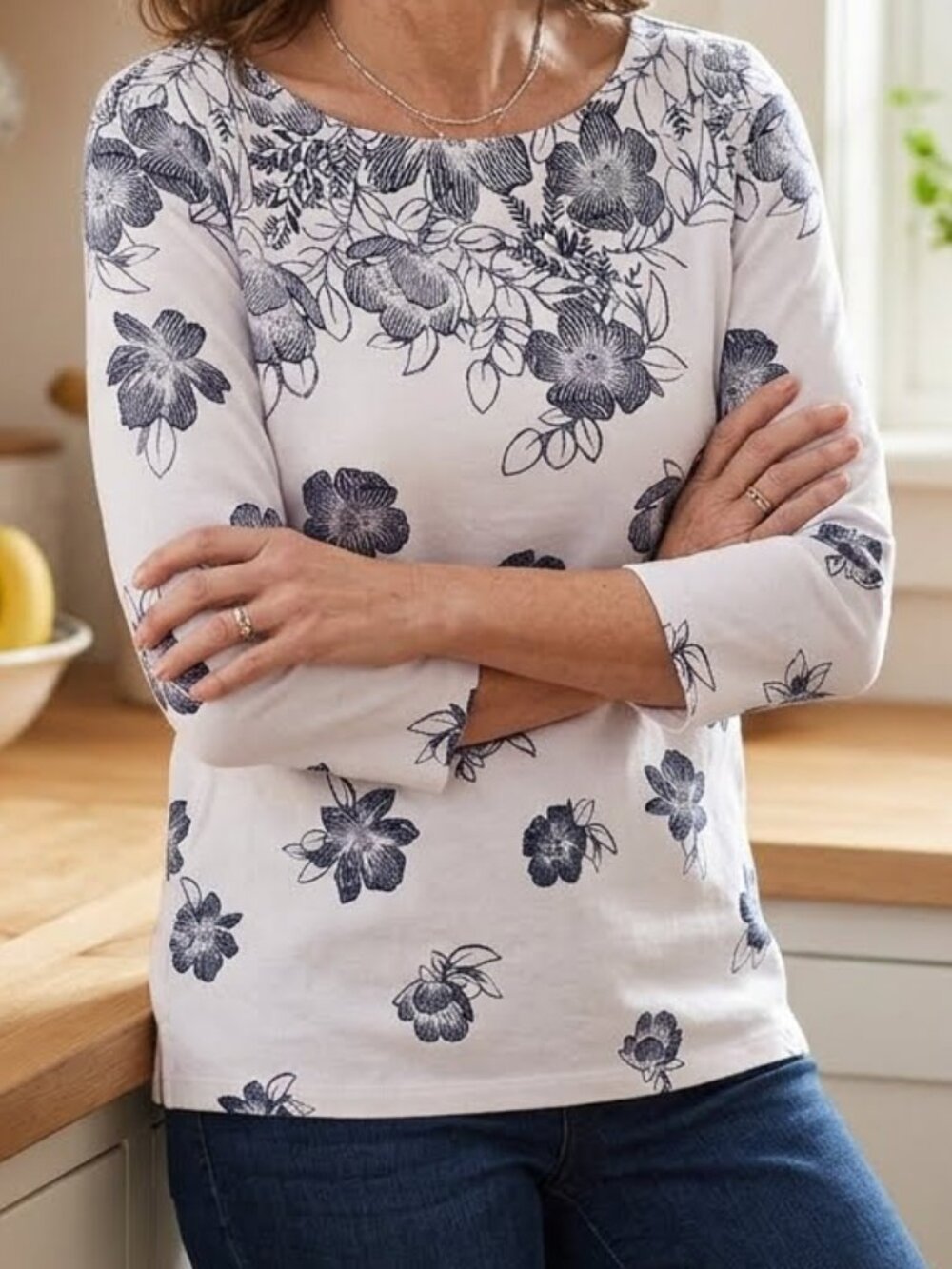 Talbots Women's 3/4 Sleeve Floral T-Shirt Top Size M Navy Blue White Scoop Neck